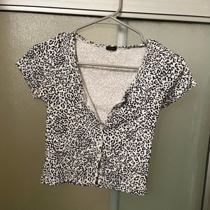 Brandy Melville cheetah button up crop top